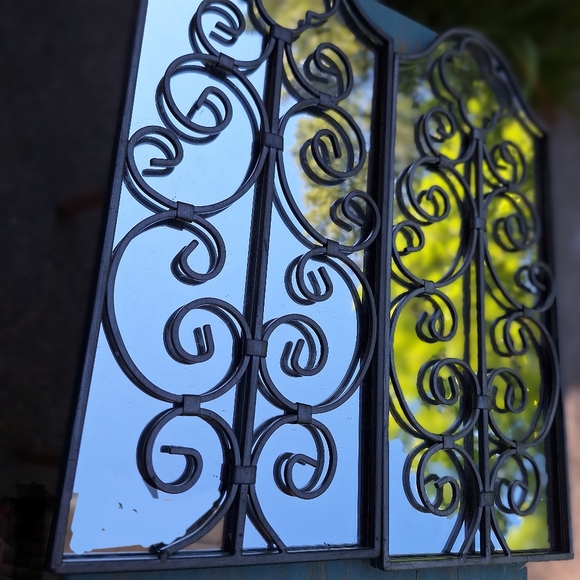 2 Mirrors Set of 2 Wall Mirror Wrought Iron Metal and Glass Vintage Wall Hanging - Picture 2 of 10